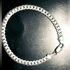 Unisex Sterling Silver bracelet 9” length.